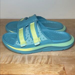 Hoka Ora Luxe unisex recovery slide in Ocean Mist/Citrus Glow women’s size 11
